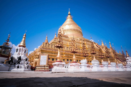 在缅甸的 Shwezigon 宝塔