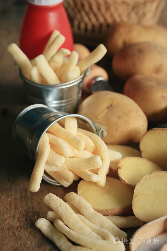 用新鲜的土豆薯条