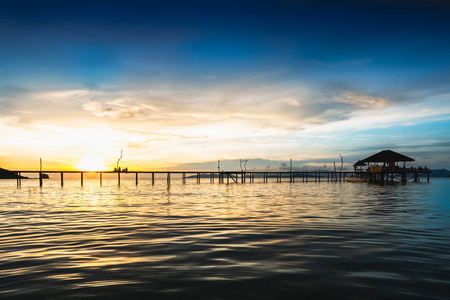 泰国达勒黄昏的木桥