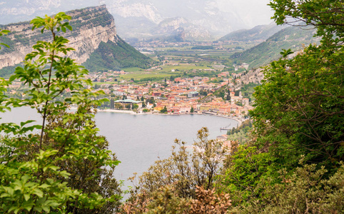博乐，意大利加尔达湖的全景