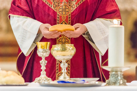 圣餐仪式在天主教弥撒