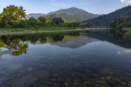 溪流, 山脉和河流。府空寺