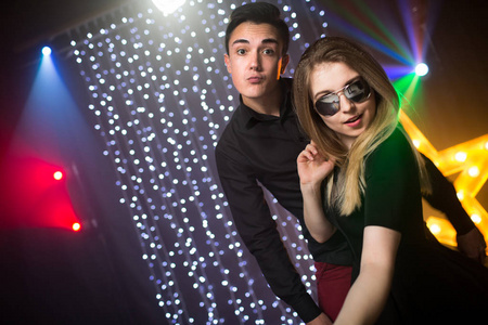 几个人微笑图片