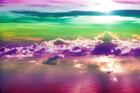 创意多云的天空背景与明亮的颜色