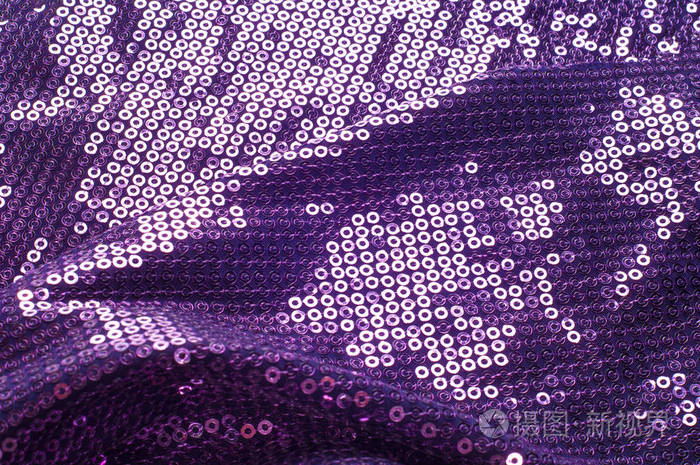 模式。织物是深紫色与帕皮特。展示一些风格与这些零星的光芒分散在聚酯网状基底上, 有蓝色和白色的火花, 发出辐射的吸引力