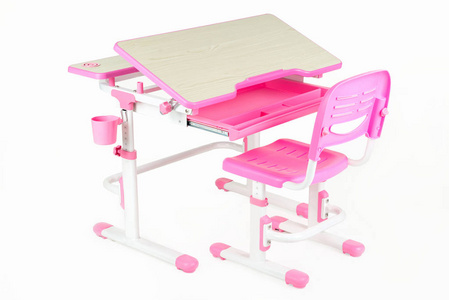 粉红色的课桌