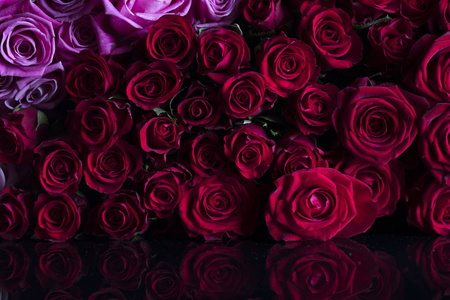 色彩鲜艳的玫瑰花束