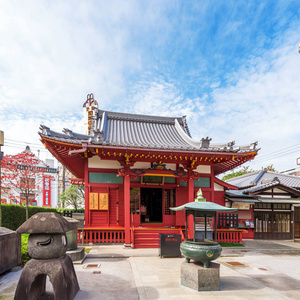 视图的建筑在浅草 Schrein 寺 传感器, 东京, 日本。复制文本空间