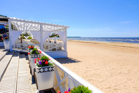 热带海滩餐厅海边餐桌布置