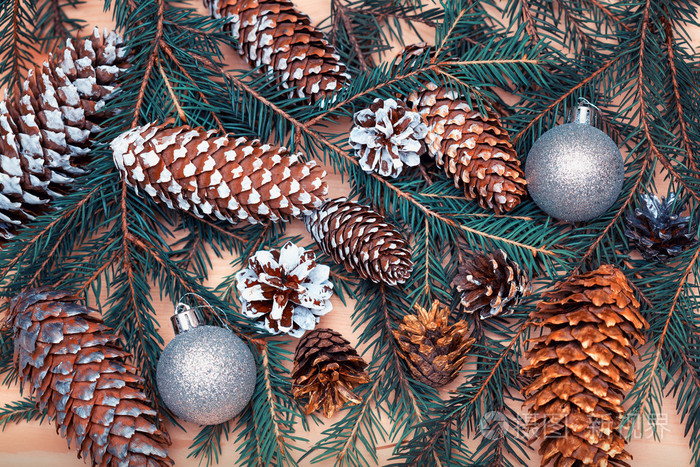 圣诞复古枞树美丽的圣诞树锥