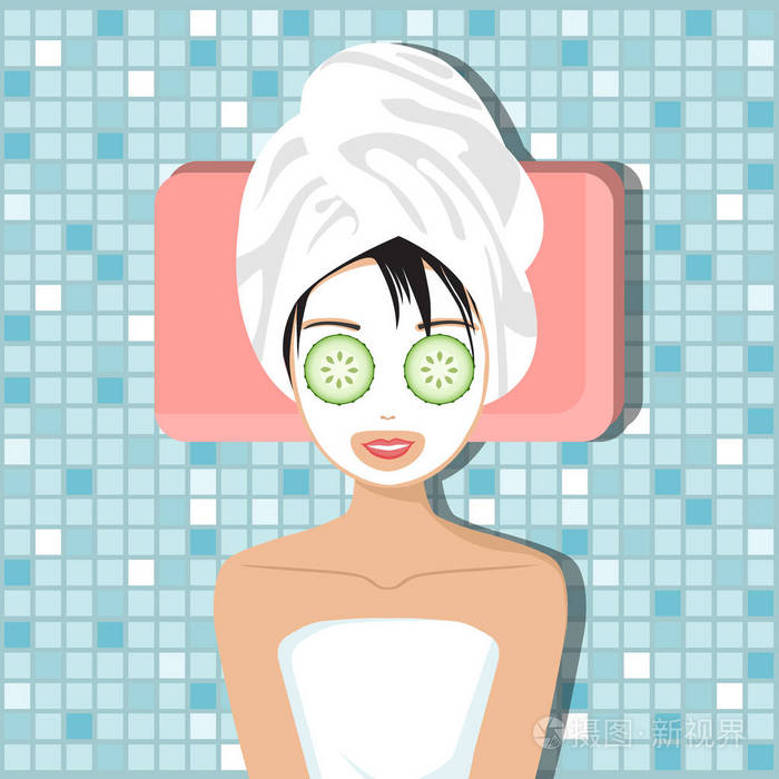 有黄瓜抗衰老面部治疗的妇女.spa 和健康概念.平面矢量图