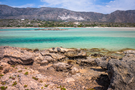 在希腊克里特岛上的粉色沙滩 Elafonissi 海滩