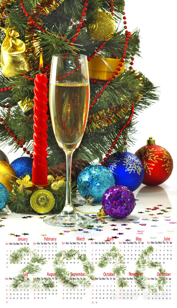 圣诞装饰品和香槟杯