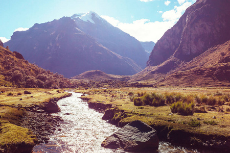 美丽的山川风景在科迪勒拉瓦，秘鲁，南美洲