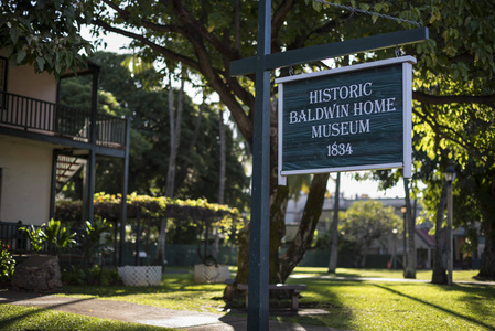 拉海纳, 毛伊岛, 夏威夷美国2018年2月19日 历史鲍德温家博物馆标志在拉海纳镇, 毛伊岛, 夏威夷