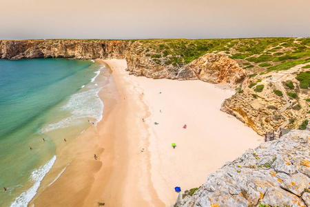 美丽湾和沙质海滩的普拉亚做 Beliche 附近 Cabo Sao Vicente，阿尔加维地区，葡萄牙