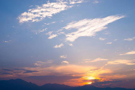 风景自然蔚蓝的天空, 傍晚时分, 美丽的日落有文字的空间照片