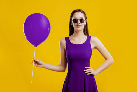 戴娜与紫狐狸图片