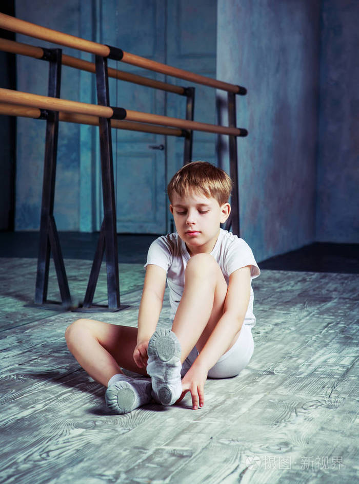 舞蹈班男生芭蕾舞演员