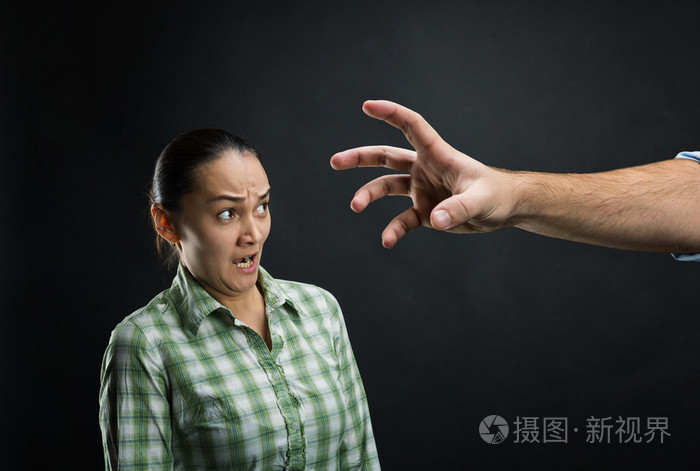 女人害怕与人的手