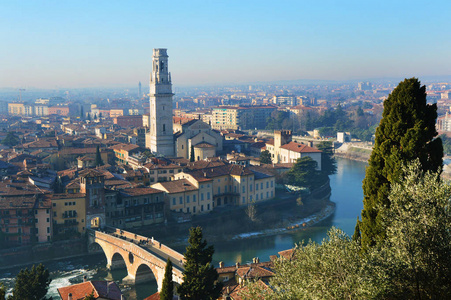 关于城市与河流，全景意大利维罗纳惊人观点