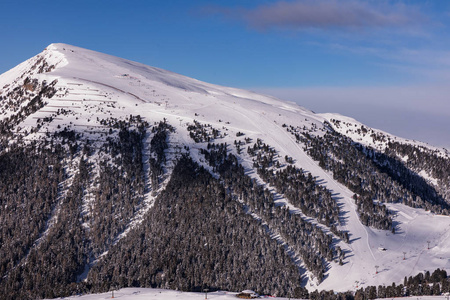 白云岩, 滑雪区与美丽的斜坡。在晴朗的天气里, 冬天的滑雪斜坡是空的。费曼Obereggen。Itaky
