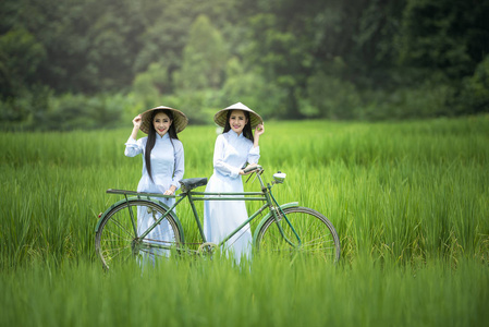 Ao dai 的越南女孩的肖像