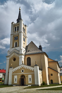 在捷克共和国的 Vidnava 市有座钟楼的历史教堂