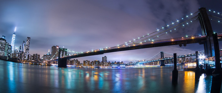黄昏时分，美国纽约市曼哈顿桥