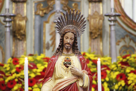 天主教的符号象征耶稣基督圣心的雕像天主教符号照片