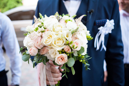 新娘的美丽婚礼花束
