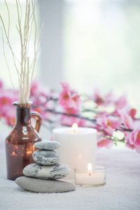 水疗配件静物用芳香蜡烛, 石头, 花
