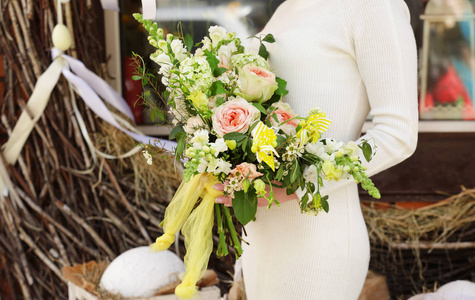 抱花女唯美图片