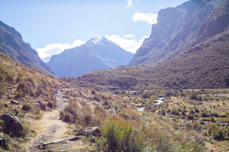 美丽的山川风景在科迪勒拉瓦，秘鲁，南美洲