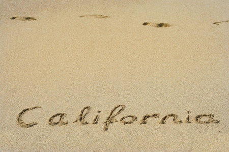 在海滩上的手写的加州