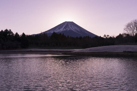 富士山钻石与 Yamanakako 湖冬季