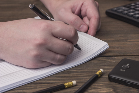 用记事本圆珠笔图片-用记事本圆珠笔素材-用记事本圆珠笔插画-摄图新