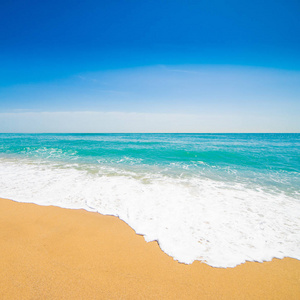 蓝色波浪和天空图片-蓝色波浪和天空素材-蓝色波浪和天空插画-摄图新