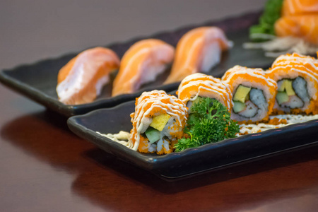 日本食品中设置不同类型的寿司