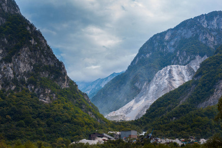 工业复杂地区农村山之间