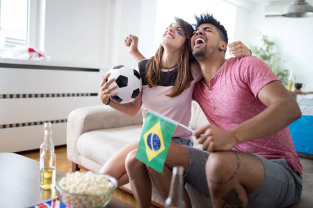 极限运动爱好者会议指已提到的人运动员健身爱好者给看他的肌肉后的有