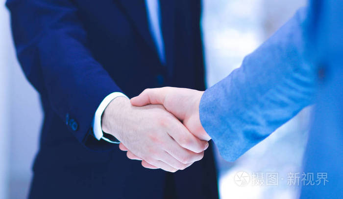 商务人士握手,完成了一次会议