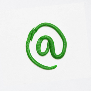 绿色标志的电子邮件