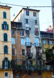 在意大利维罗纳市广场阿尔厄布详细旧楼