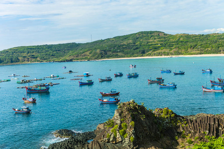 越南富日元与岩的海景