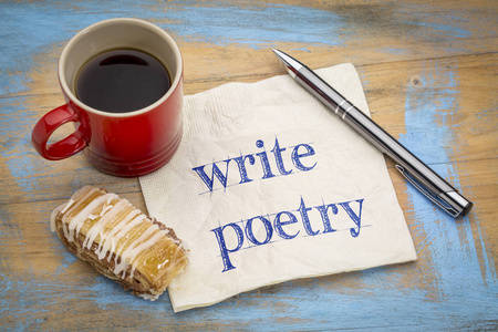 用一杯咖啡在餐巾纸上写诗鼓舞人心的文字