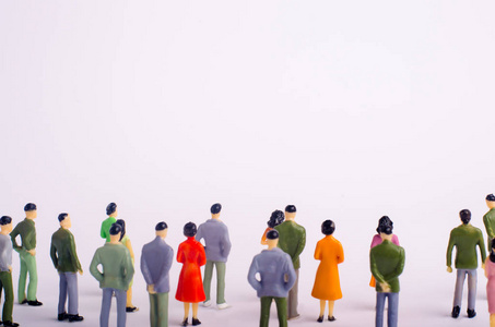 人们正在看白色的屏幕.文本的位置.社会正在关注这个事件.观察对象.