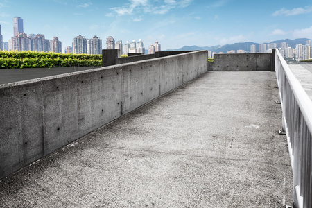 天际线和通过建立空小径