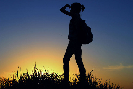 青少年一个人图片