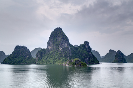 越南下龙湾的岩层